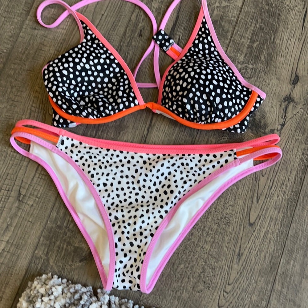 Victoria’s Secret bikini